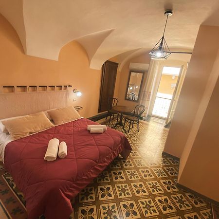 Hotel Tra I Due Ponti Bosa Exteriér fotografie