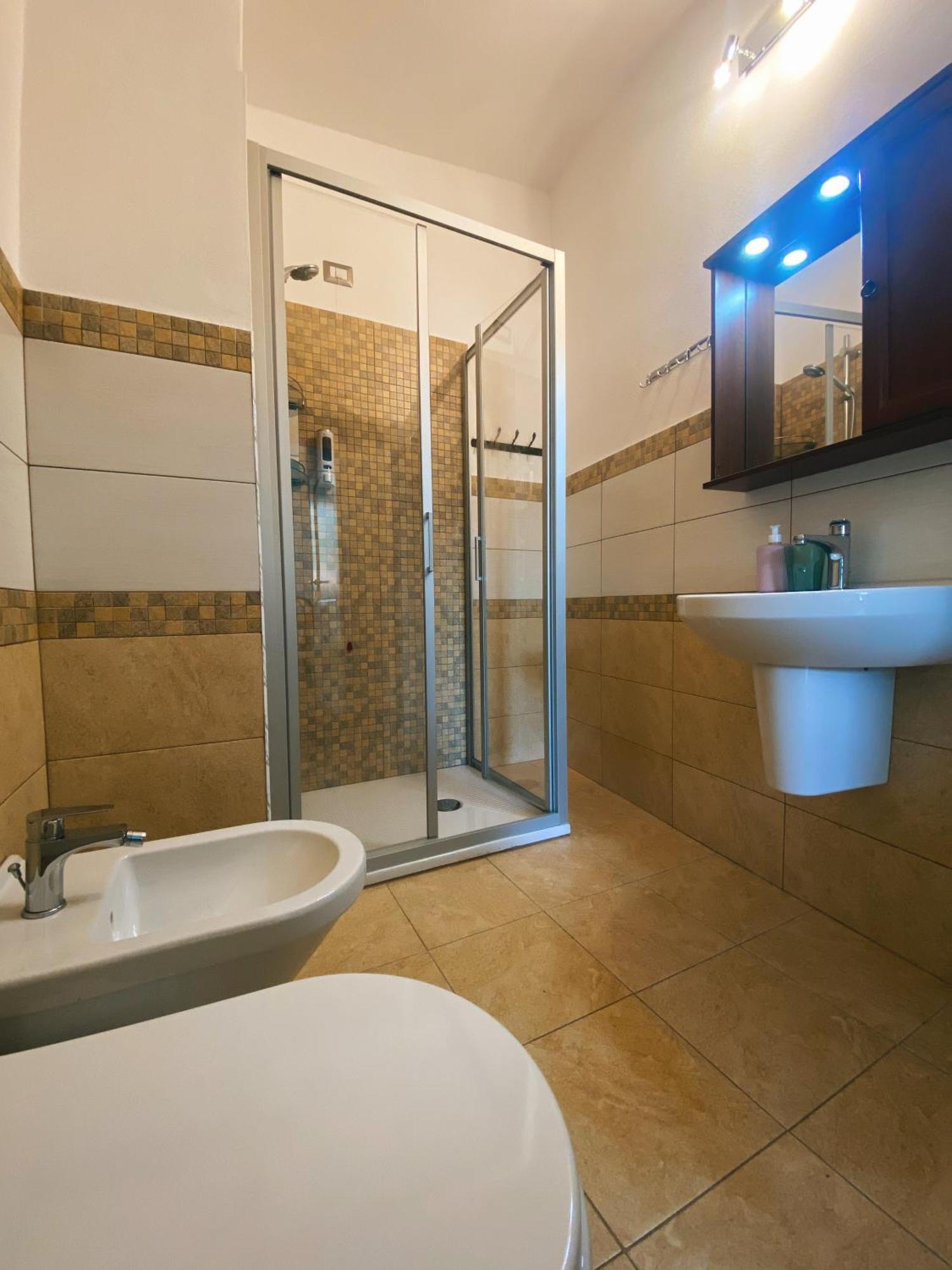 Hotel Tra I Due Ponti Bosa Exteriér fotografie