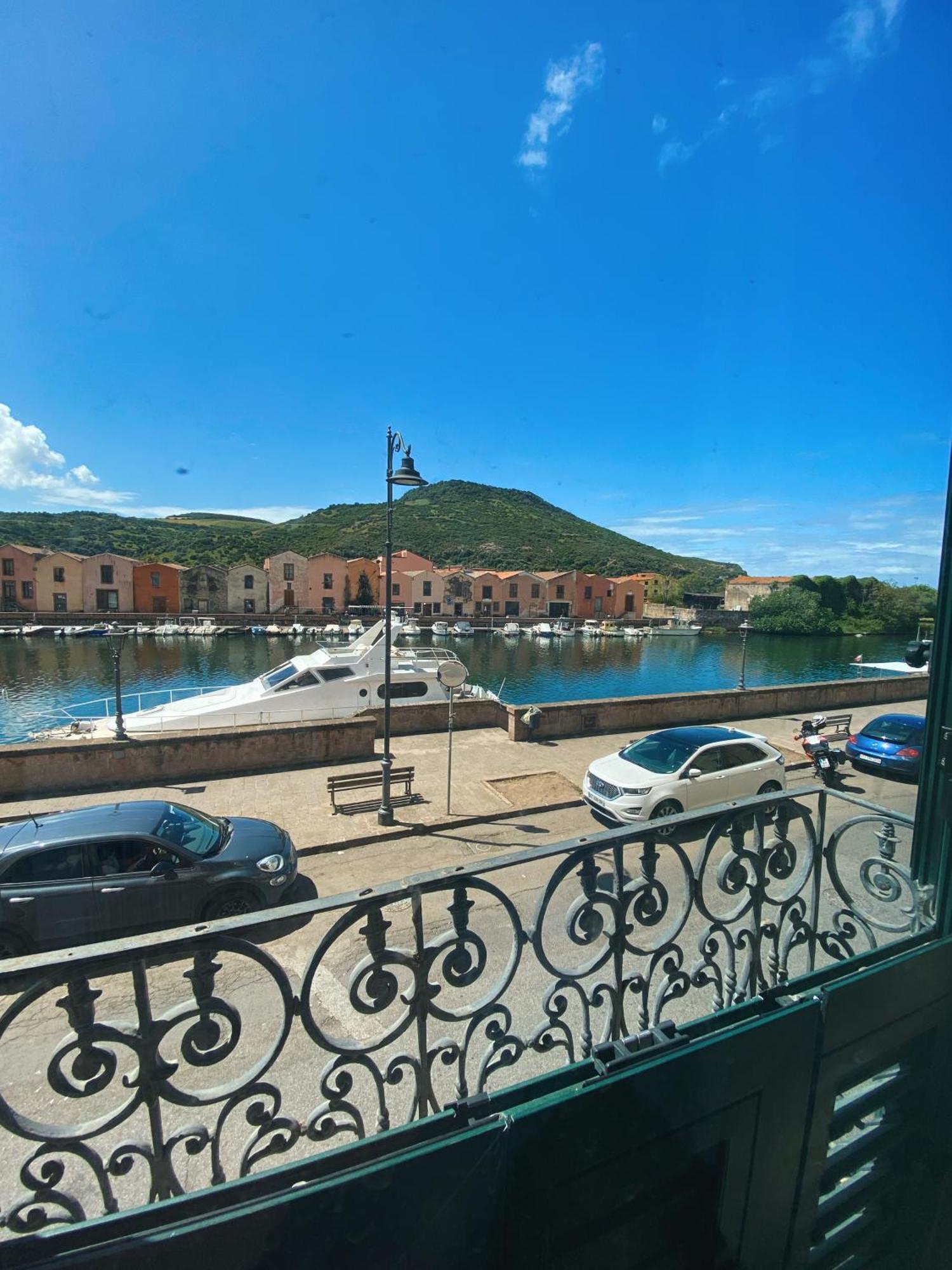 Hotel Tra I Due Ponti Bosa Exteriér fotografie