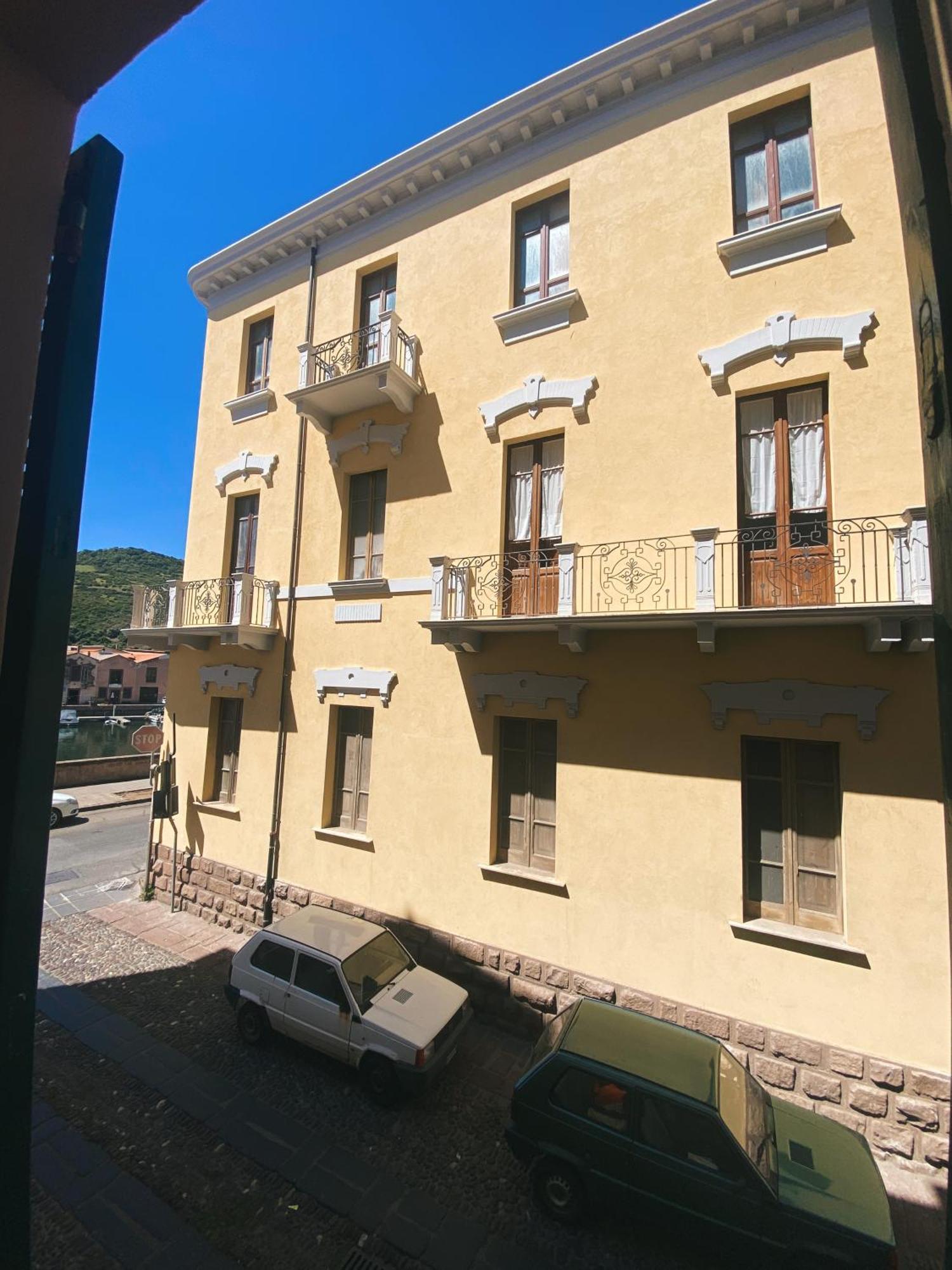 Hotel Tra I Due Ponti Bosa Exteriér fotografie