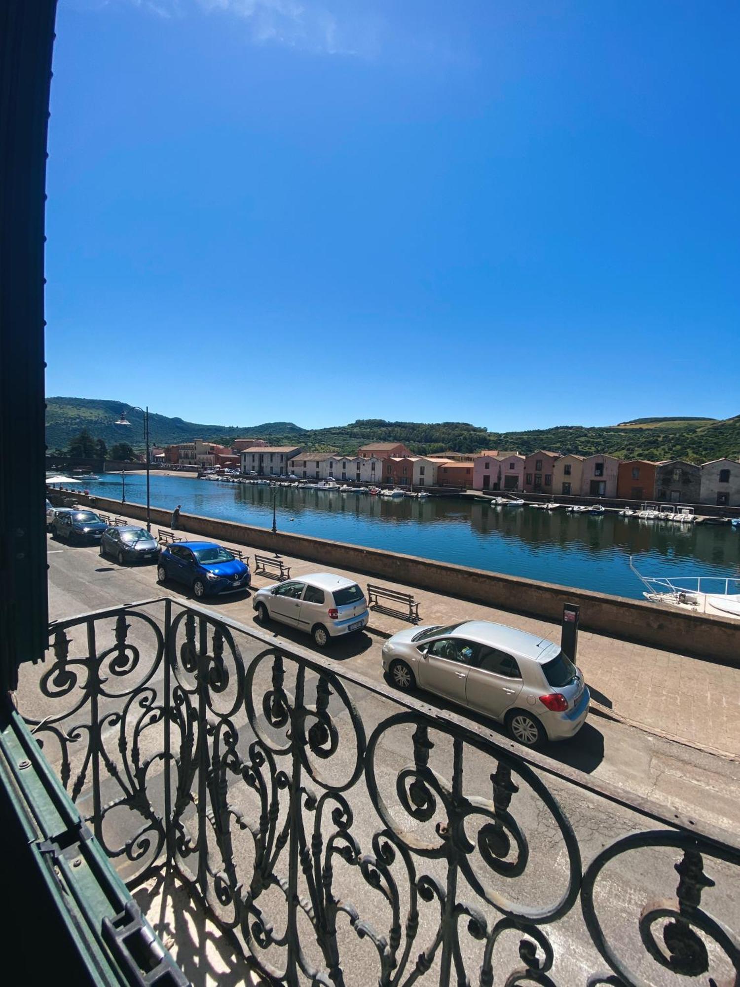 Hotel Tra I Due Ponti Bosa Exteriér fotografie