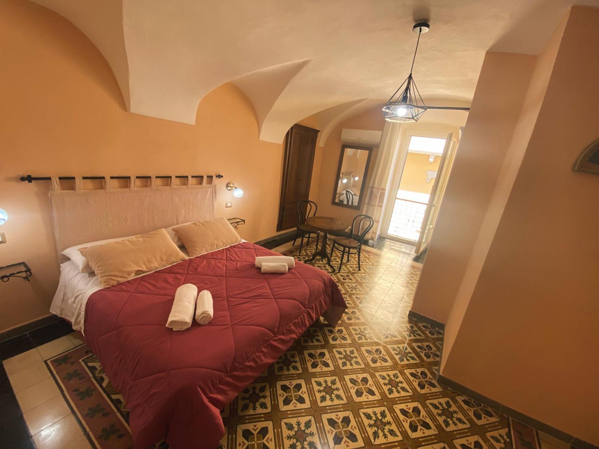 Hotel Tra I Due Ponti Bosa Exteriér fotografie
