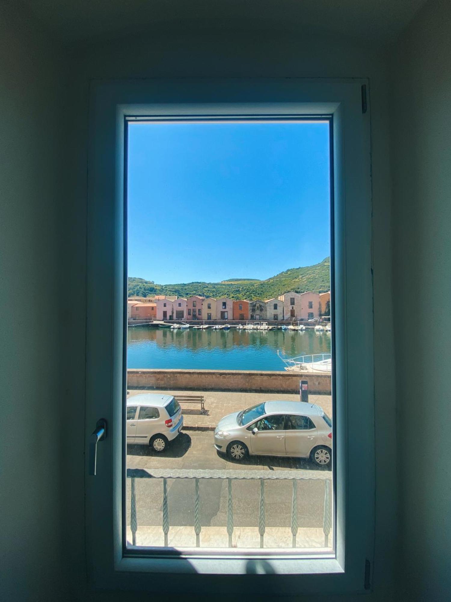 Hotel Tra I Due Ponti Bosa Exteriér fotografie