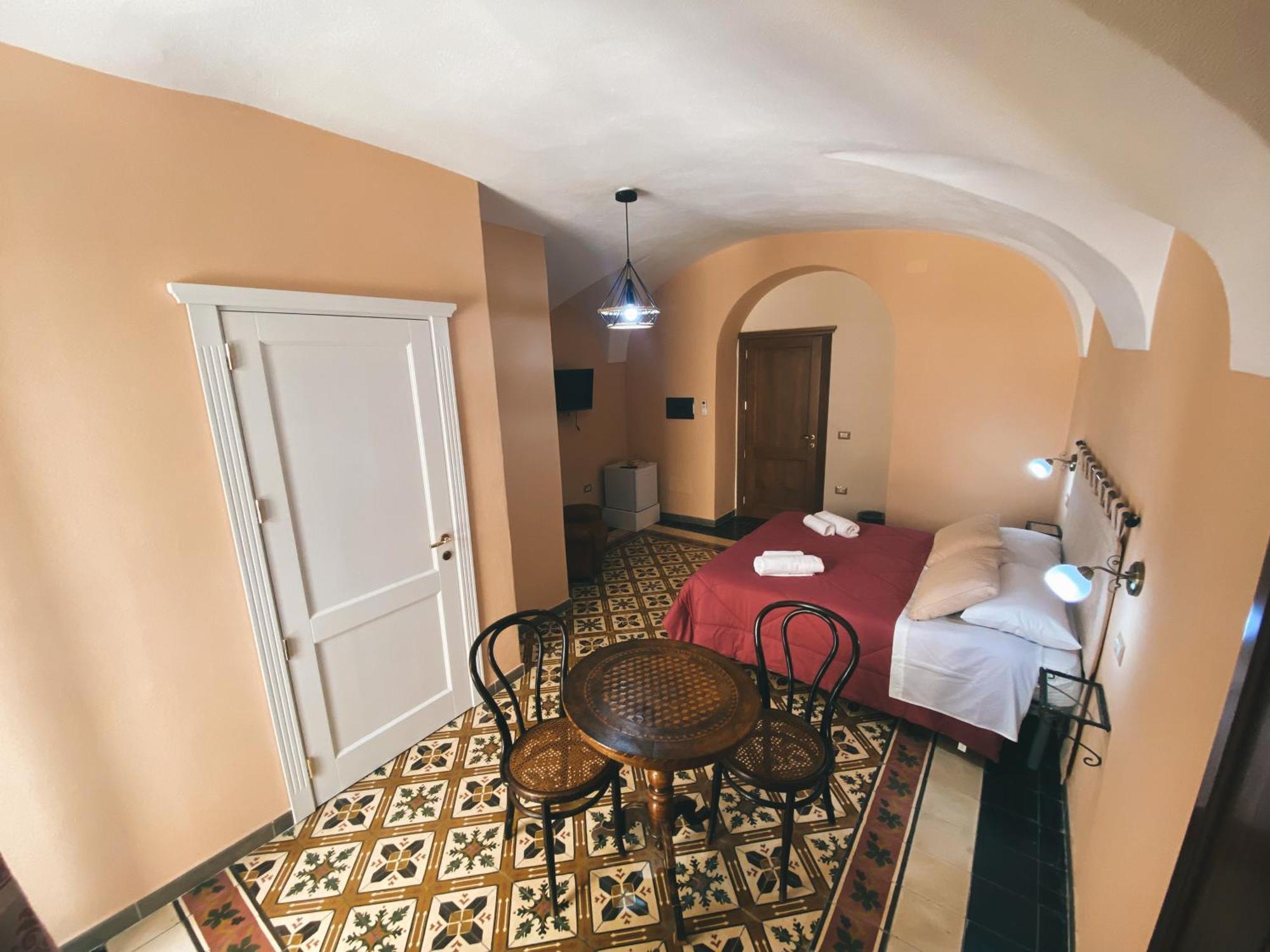 Hotel Tra I Due Ponti Bosa Exteriér fotografie
